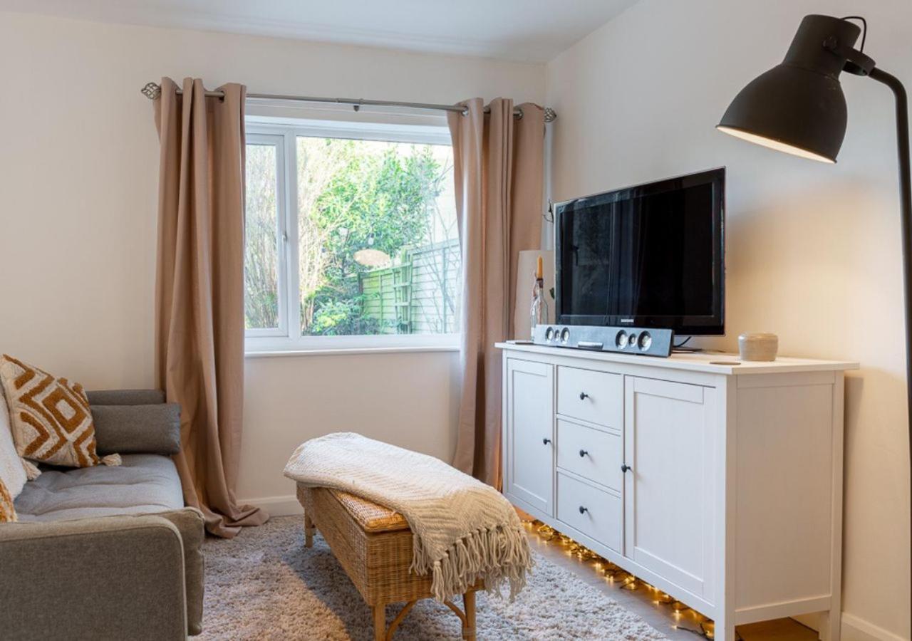 Вилла Modern 2 Bd W/ Garden In The Heart Of Tetbury! Экстерьер фото
