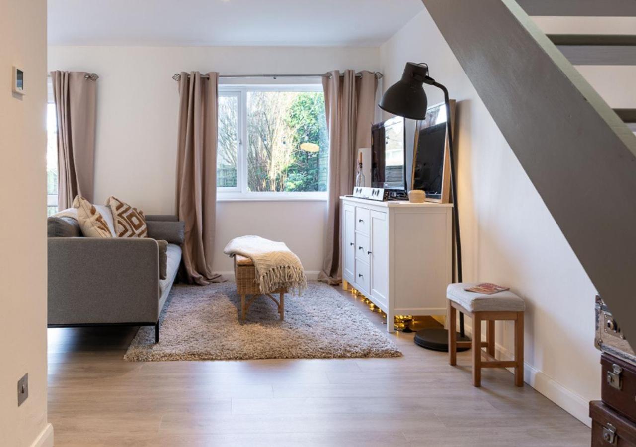 Вилла Modern 2 Bd W/ Garden In The Heart Of Tetbury! Экстерьер фото
